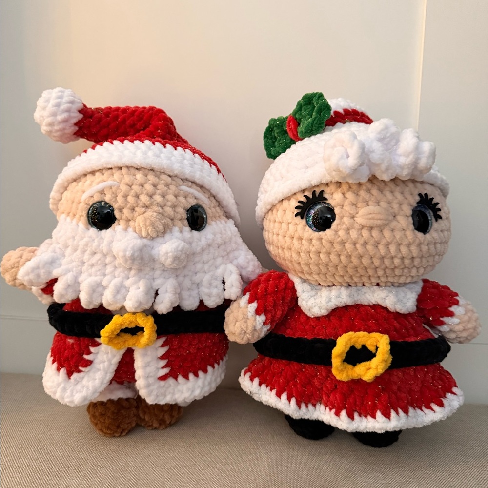 Crochet Santa and Mrs. Claus Plush Set